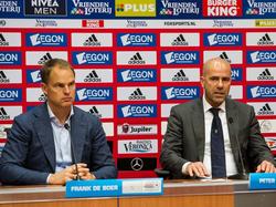 Frank de Boer en Peter Bosz geven na afloop van het duel Ajax-Vitesse uitleg (02.11.2013).