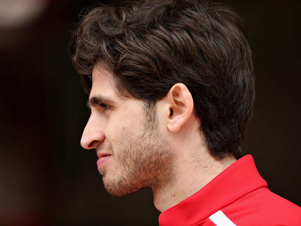 Antonio Giovinazzi testet in Fiorano die Pirelli-Reifen auf bewässerter Strecke Antonio Giovinazzi testet in Fiorano die Pirelli-Reifen auf bewässerter Strecke