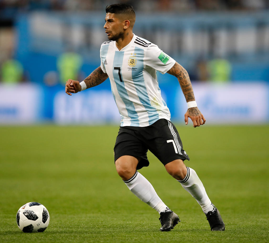 MITTELFELD: Éver Banega - Note: 4,0