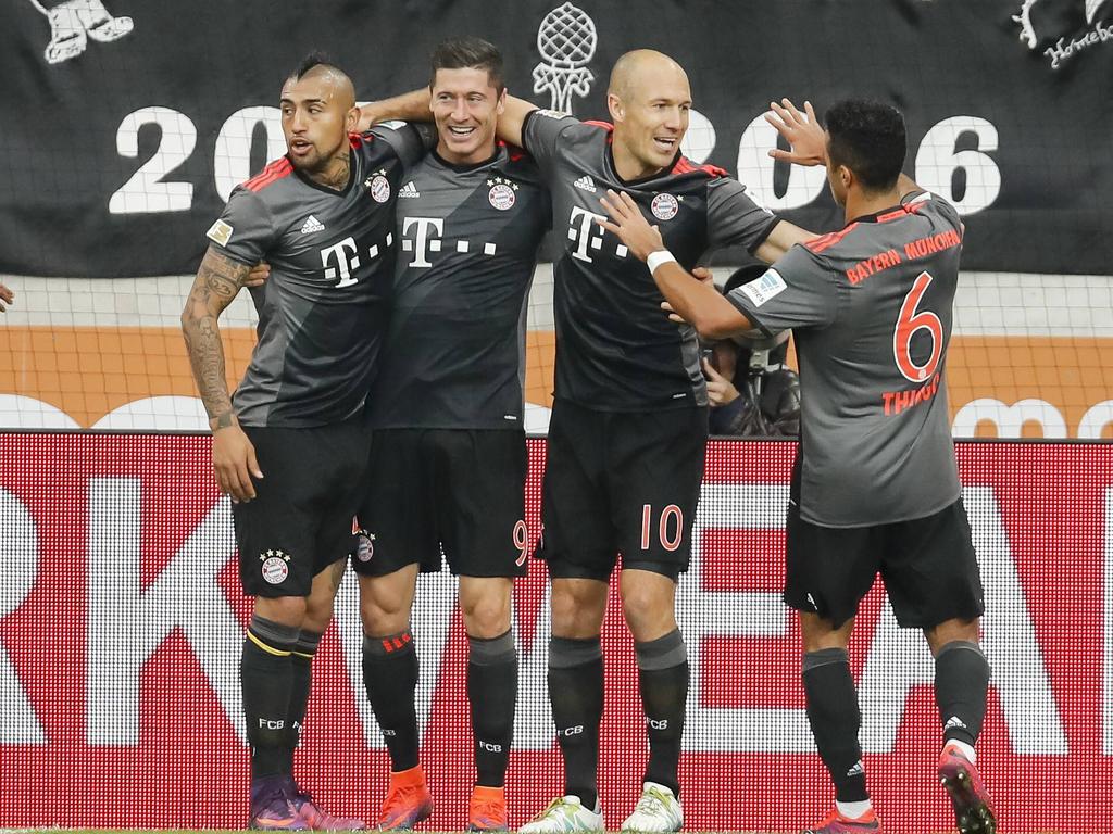 Vidal, Lewandowski, Robben y Thiago celebran el 0-2 anotado por el holandés. (Foto: Imago)