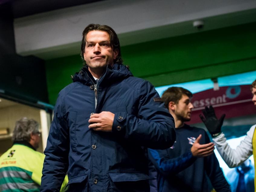 Ernest Faber druipt af na de pijnlijke nederlaag tegen Heerenveen (0-3). Groningen ging in eigen huis hard onderuit in de derby van het Noorden. (15-10-2016) Ernest Faber druipt af na de pijnlijke nederlaag tegen Heerenveen (0-3). Groningen ging in eigen huis hard onderuit in de derby van het Noorden. (15-10-2016)