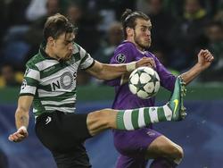 Gareth Bale (dcha.) pugna por el cuero con Sebastién Coates en Lisboa. (Foto: Imago)