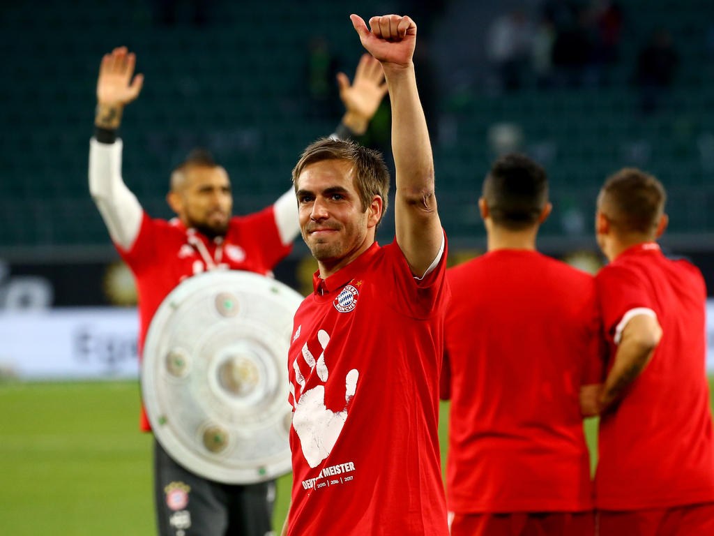 Philipp Lahm feierte den Meistertitel mit den Bayern-Fans. Foto: Swen Pförtner