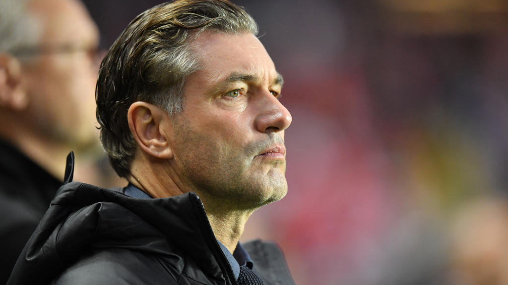 Michael Zorc war mit dem Spiel des BVB ganz und gar nicht zufrieden Michael Zorc war mit dem Spiel des BVB ganz und gar nicht zufrieden