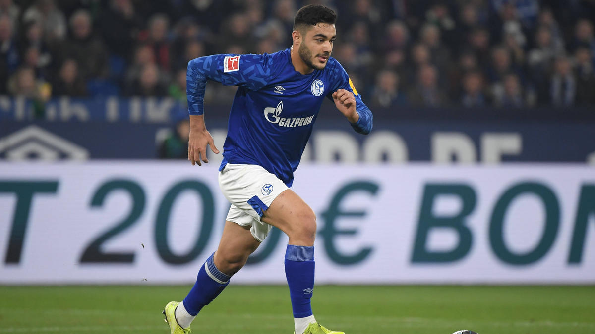 Ozan Kabak spielt seit dem letzten Sommer auf Schalke Ozan Kabak spielt seit dem letzten Sommer auf Schalke