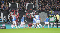 Die geschmacklosen Fanplakate könnten für Holstein Kiel noch Konsequenzen haben