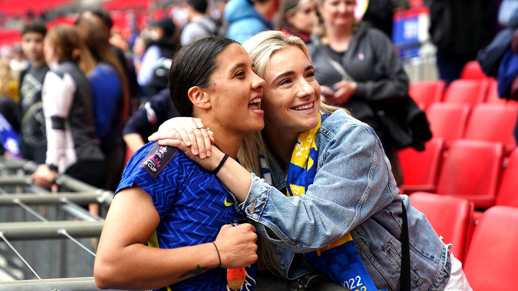Fu-ball-Stars-Kerr-und-Mewis-im-Babygl-ck