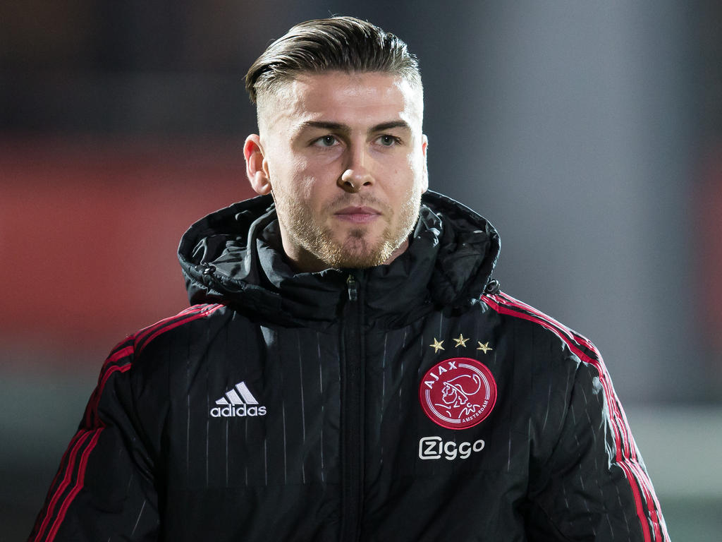 Sam Hendriks heeft tijdens het competitieduel van Jong Ajax met FC Dordrecht een reserverol. (29-02-2016) Sam Hendriks heeft tijdens het competitieduel van Jong Ajax met FC Dordrecht een reserverol. (29-02-2016)