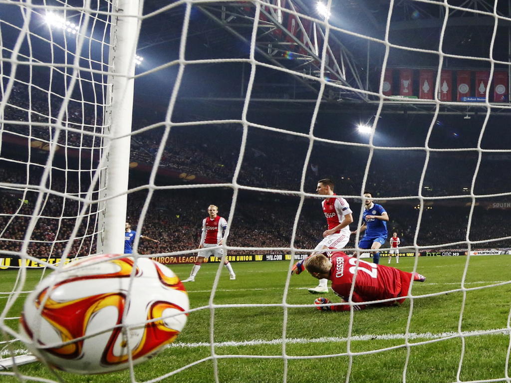 Ajax krijgt een tegendoelpunt tijdens de verlenging in duel met Dnipro Dnipropetrovsk waardoor het is uitgeschakeld in de Europa League. (19-03-2015)