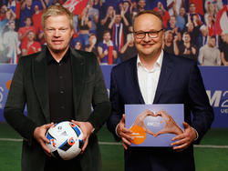 Oliver Kahn (l.) wird bis 2018 im TV als Experte aktiv sein
