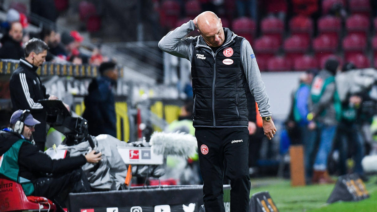 Kämpft mit Fortuna Düsseldorf gegen den Abstieg: Trainer Uwe Rösler Kämpft mit Fortuna Düsseldorf gegen den Abstieg: Trainer Uwe Rösler