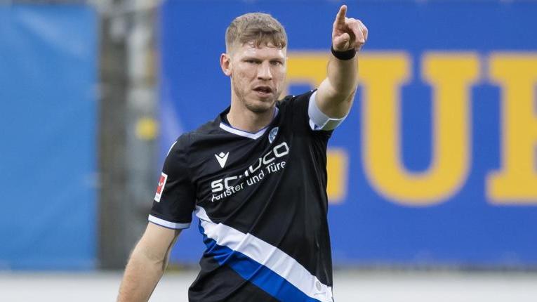 Bielefelds Kapitän Fabian Klos soll an Bord bleiben Bielefelds Kapitän Fabian Klos soll an Bord bleiben
