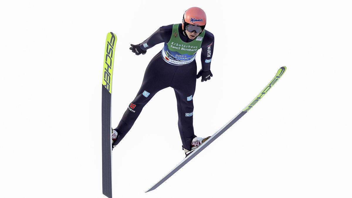 Karl Geiger wurde mit den deutschen Skispringern Fünfter