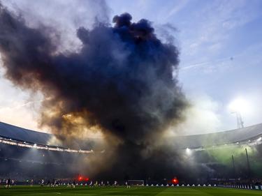 Das Abbrennen von Pyrotechnik führte bei der Partie Feyenoord gegen Ajax zu einer Unterbrechung