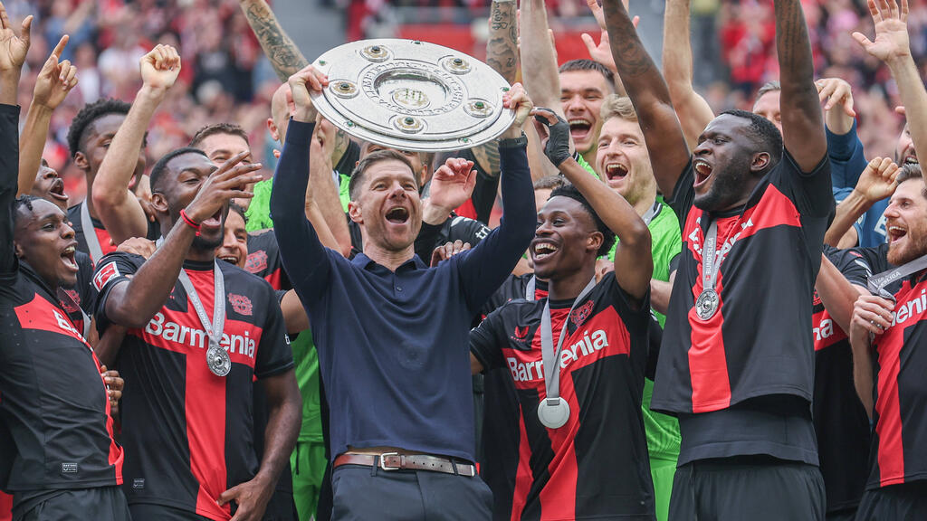 Xabi Alonso kann mit Leverkusen drei Titel gewinnen Xabi Alonso kann mit Leverkusen drei Titel gewinnen