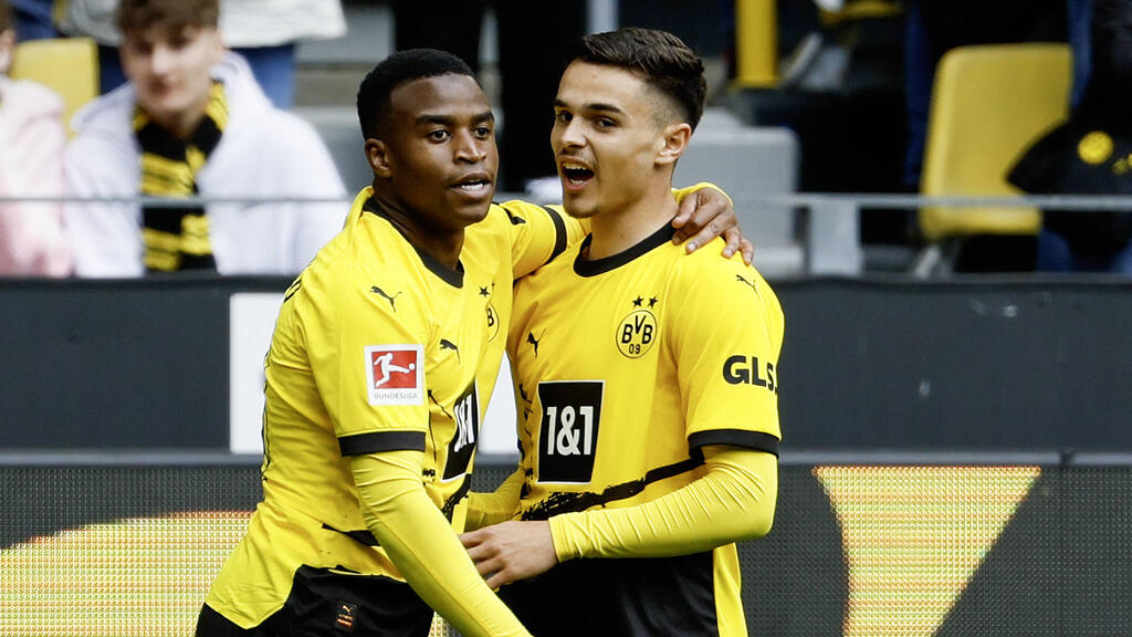 Die Eigengewächse Youssoufa Moukoko (l.) und Kjell Wätjen sammelten bereits Profi-Erfahrungen beim BVB