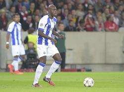 Bruno Martins Indi heeft de bal tijdens Lille OSC - FC Porto. (20-8-2014)