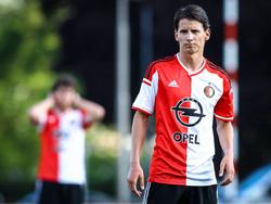 Joey Sleegers lijkt ontevreden tijdens Jong Feyenoord/Excelsior - Jong VVV-Venlo/Helmond Sport. (11-8-2014)