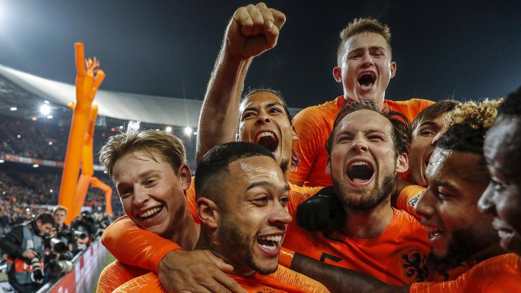 Los holandeses celebran con efusividad el segundo tanto. (Foto: Getty)