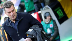 Gladbachs Trainer Dieter Hecking muss die Niederlage gegen Wolfsburg erst einmal verarbeiten.