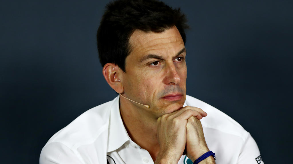 Toto Wolff findet, dass man die Strafe gegen Vettel akzeptieren sollte Toto Wolff findet, dass man die Strafe gegen Vettel akzeptieren sollte
