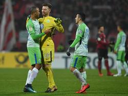 Die Wolfsburg-Profis jubeln über das glückliche Weiterkommen