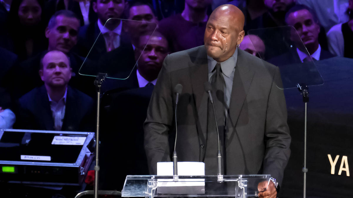 Michael Jordan bei der Trauerrede für Kobe Bryant Michael Jordan bei der Trauerrede für Kobe Bryant
