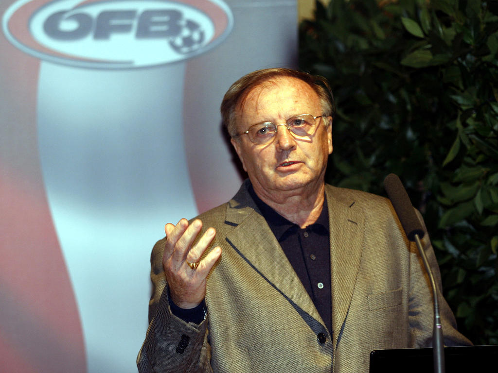 Dr. Jozef Vengloš bei einer Trainertagung des ÖFB 2009