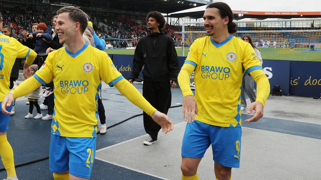 Rayan Philippe (r.) steht bei Werder Bremen und dem Hamburger SV auf der Liste Rayan Philippe (r.) steht bei Werder Bremen und dem Hamburger SV auf der Liste