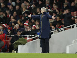 Arsenal-trainer Arsène Wenger is ontevreden tijdens het competitieduel Arsenal - Swansea City. (02-03-2016)