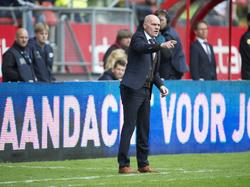 Jan Wouters geeft aanwijzingen tijdens FC Utrecht - Heracles Almelo. (13-4-2014)