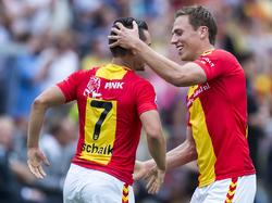 Alex Schalk (l.) en Xandro Schenk (r.) zijn blij na de 1-0 van Schalk tijdens Go Ahead Eagles - FC Groningen. (10-8-2014)