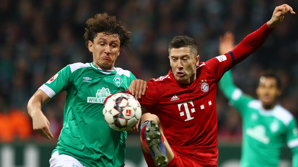 Milos Veljkovic (l.) musste gegen Bayern verletzt ausgewechselt werden