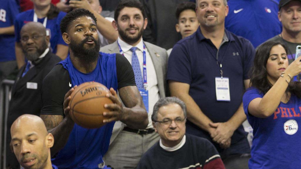 Amir Johnson sorgte für Wirbel auf der Bank Amir Johnson sorgte für Wirbel auf der Bank