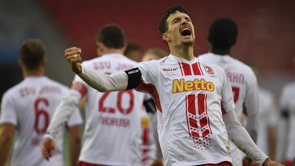Jahn Regensburg setzte sich gegen die Würzburger Kickers durch Jahn Regensburg setzte sich gegen die Würzburger Kickers durch