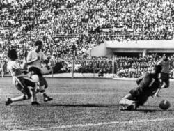 Josef Masopust hizo el 1-0 para Checoslovaquia en la final del Mundial de Chile en 1962. (Foto: Getty)
