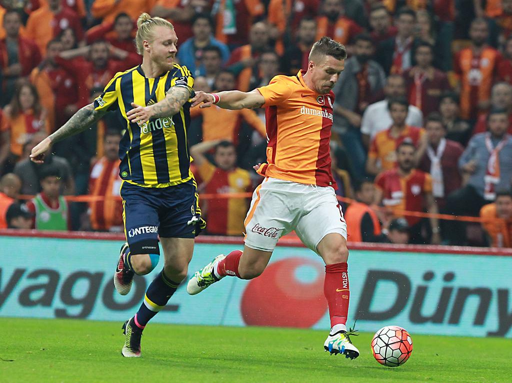 Lukas Podolski (r.) trifft mit Galatasaray im Finale auf Fener