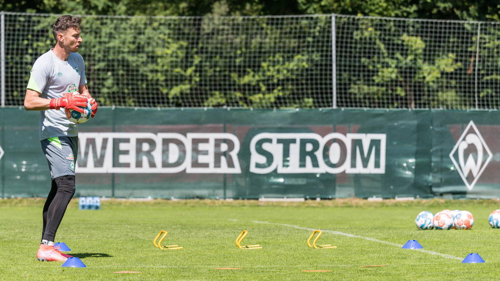 Werder Bremens Torwart Jiri Pavlenka hat Probleme im Rumpf- und Adduktorenbereich Werder Bremens Torwart Jiri Pavlenka hat Probleme im Rumpf- und Adduktorenbereich