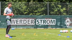 Werder Bremens Torwart Jiri Pavlenka hat Probleme im Rumpf- und Adduktorenbereich