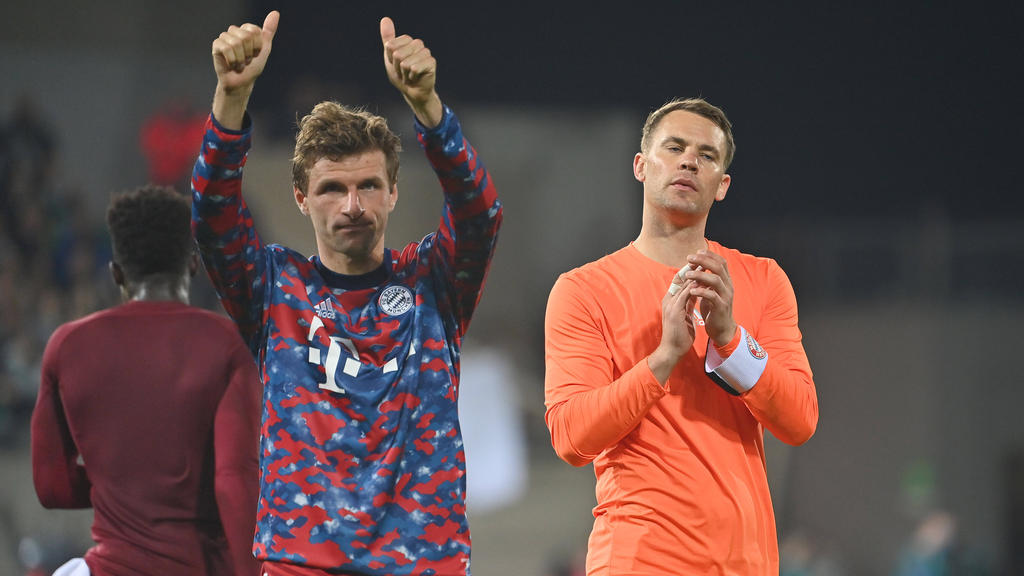 Manuel Neuer (r.) und Thomas Müller vom FC Bayern Manuel Neuer (r.) und Thomas Müller vom FC Bayern