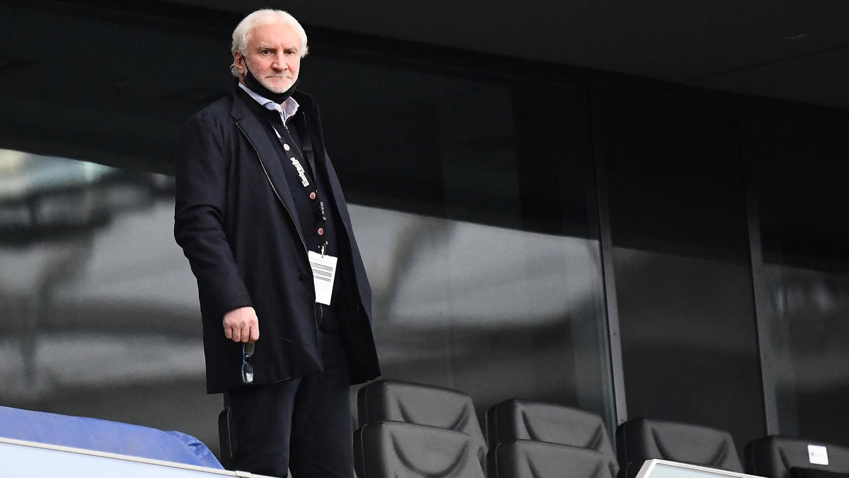 Bayer-Sportchef Rudi Völler hat weiterhin Vertrauen in Trainer Peter Bosz Bayer-Sportchef Rudi Völler hat weiterhin Vertrauen in Trainer Peter Bosz