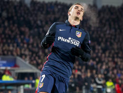 Antoine Griezmann krijgt in de eerste helft van de wedstrijd PSV - Atlético Madrid een enorme kans om de score te openen, maar zijn stift wordt gekeerd door Jeroen Zoet. (24-02-2016)