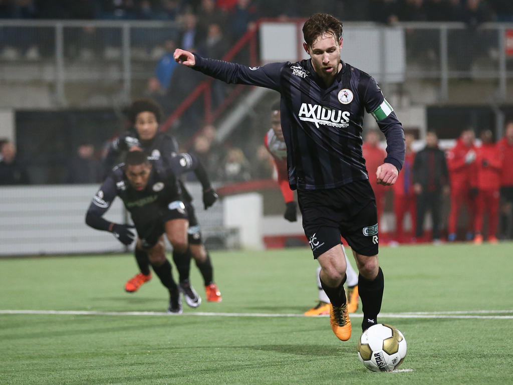Thomas Verhaar benut in de blessuretijd een strafschop en bezorgt Sparta Rotterdam de overwinning op bezoek bij FC Oss. (04-03-2016)