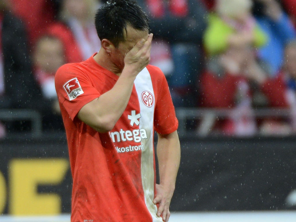 Shinji Okazaki steht nach dem Schummelversuch in der Schusslinie Shinji Okazaki steht nach dem Schummelversuch in der Schusslinie