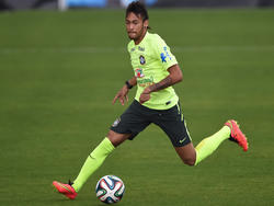 Neymar en 2014 entrenado con la selección absoluta de Brasil. (Foto: Getty)
