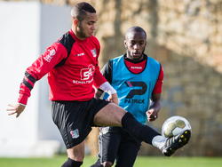 NEC spelers Gregor Breinburg en Bahnou Diarra in duel tijdens een training in Spanje. (06-01-15)
