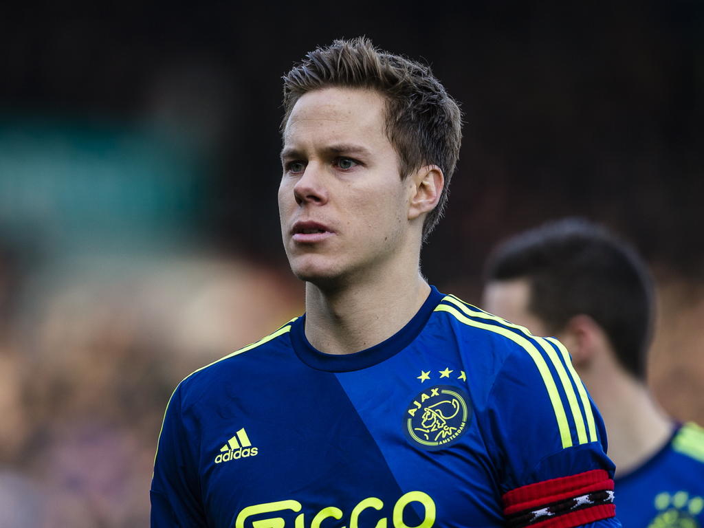 Ajax speler Niklas Moisander komt teleurgesteld het veld af na het gelijkspel tegen Willem II. (22-02-2015)