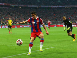 Robert Lewandowski en la acción del 1:0 para el Bayern. (Foto: Getty)