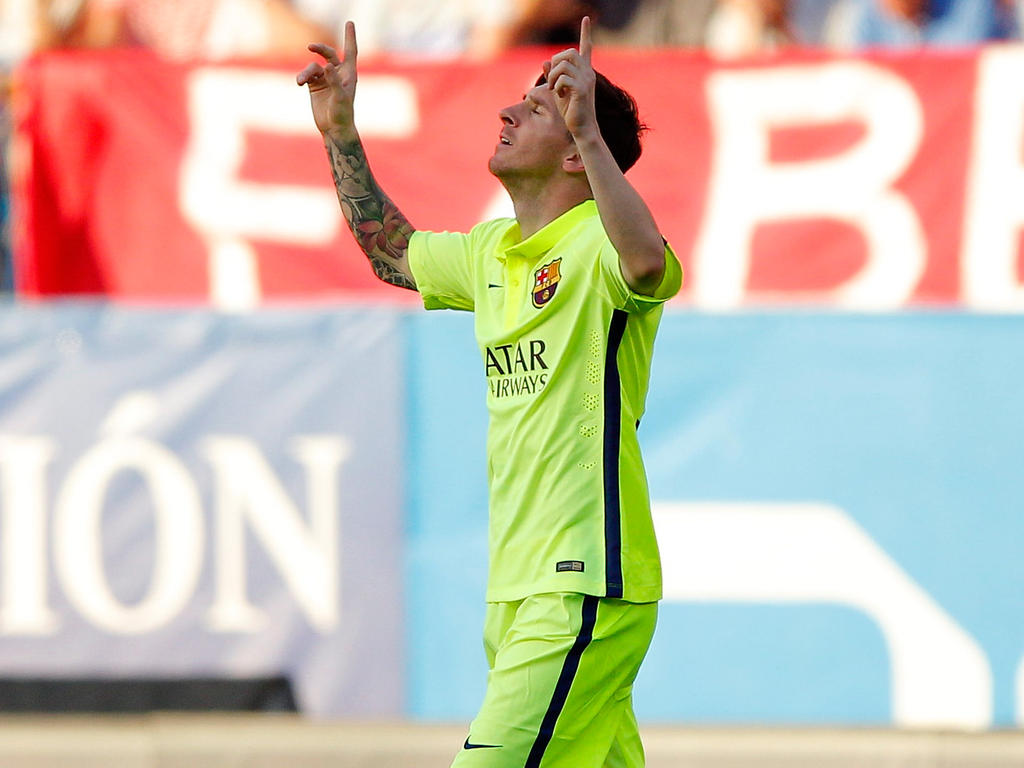 Lionel Messi kijkt naar de hemel na zijn treffer tegen Atlético Madrid. De Argentijn maakt de 0-1. (17-05-2015)