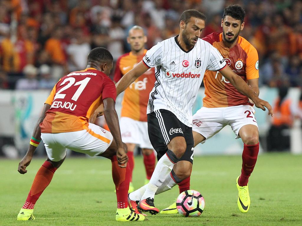 Cenk Tosun (m.) rettete Beşiktaş einen Zähler